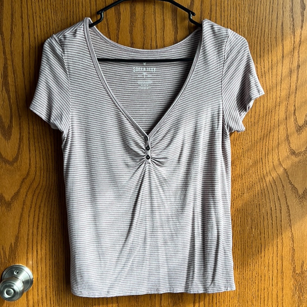 American Eagle shirt with buttons